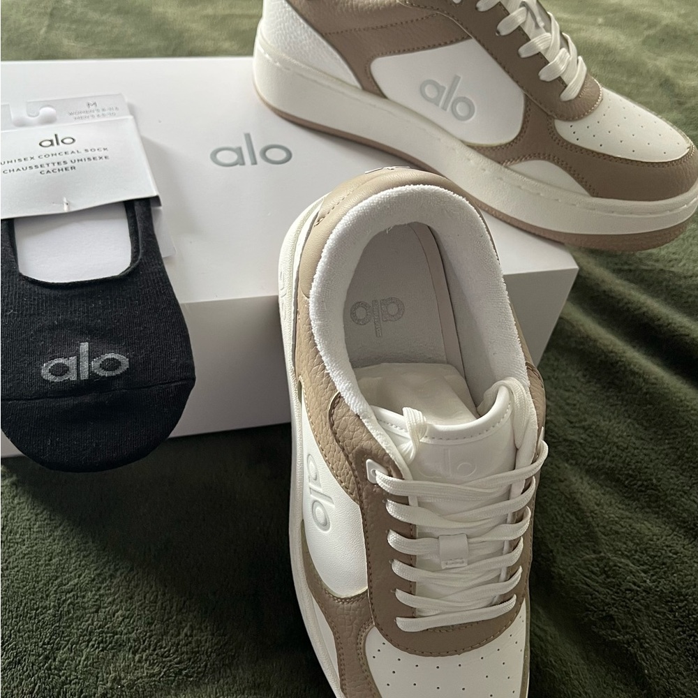 Alo gym shoes NWT + FREE no show Alo socks